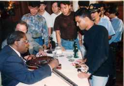 Hohner SE-35 signed by BB King- photo being autographed.jpg